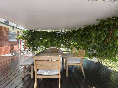 6 High Street, Bulls