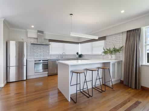 6 High Street, Bulls