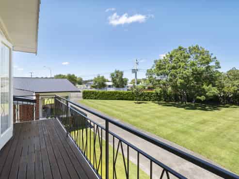 6 High Street, Bulls