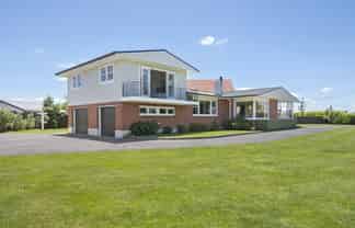 6 High Street, Bulls