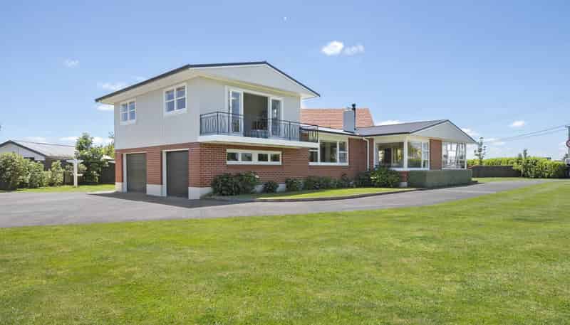 6 High Street, Bulls