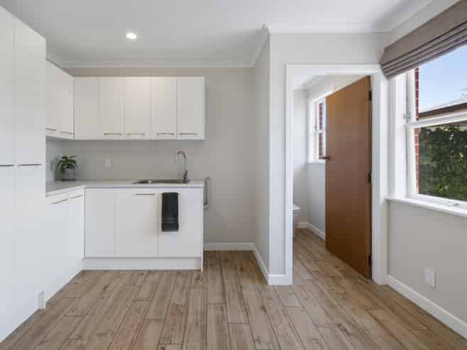 6 High Street, Bulls