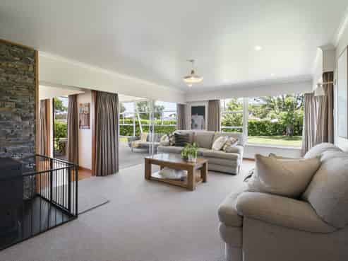 6 High Street, Bulls