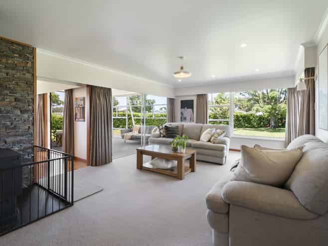 6 High Street, Bulls