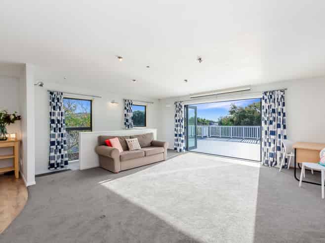 11 Hicks Crescent, Waikanae Beach