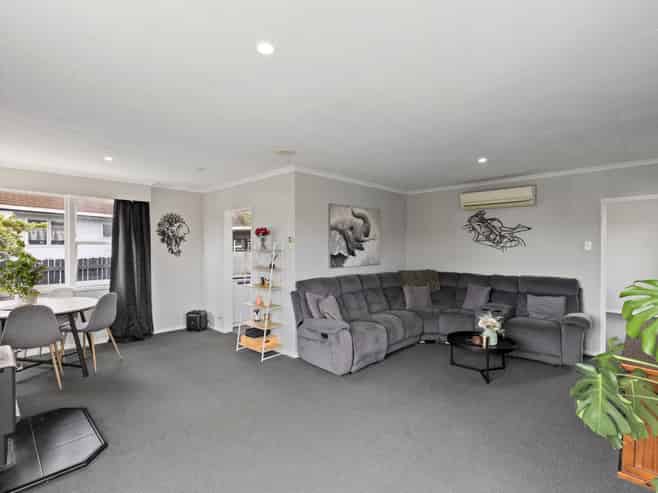 49 Kimberley Grove, Westbrook