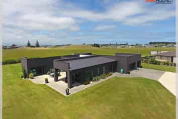 16 Carex Grove, FOXTON BEACH