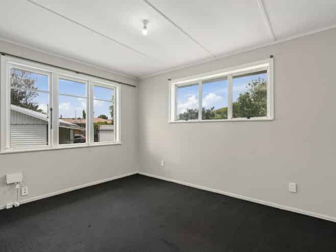 1 Leslie Ave , Western Heights