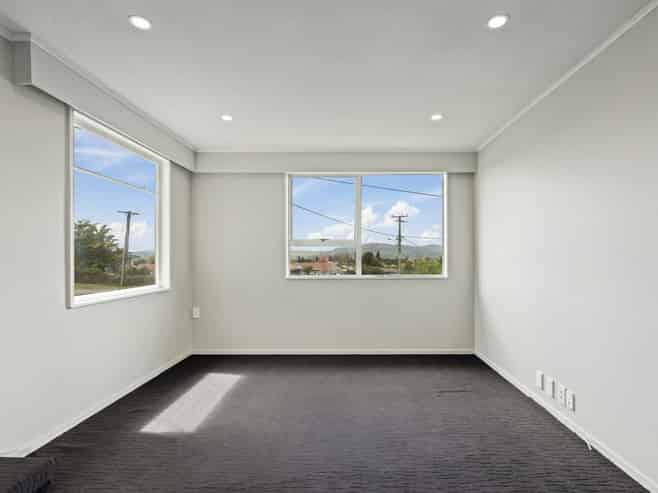 1 Leslie Ave , Western Heights