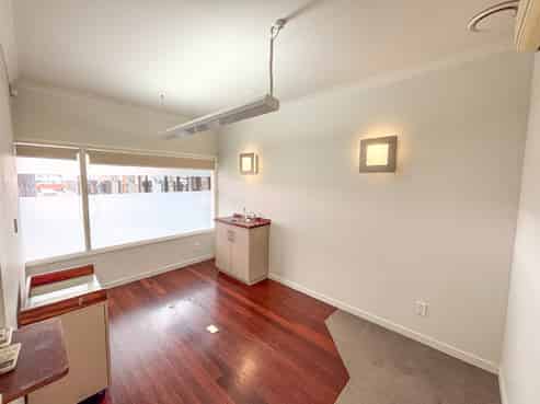 Prime salon/office space in Hokowhitu Village