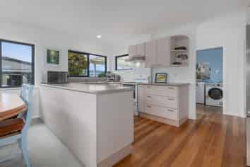 30 Featherston Street, Levin