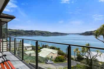 16 Lauder Street, COMPANY BAY