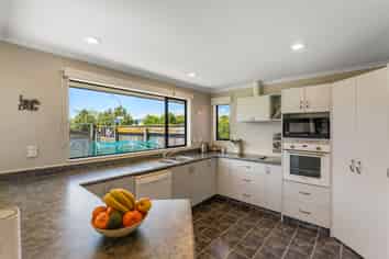 2 Mayer Crescent, WAKEFIELD