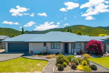 2 Mayer Crescent, WAKEFIELD