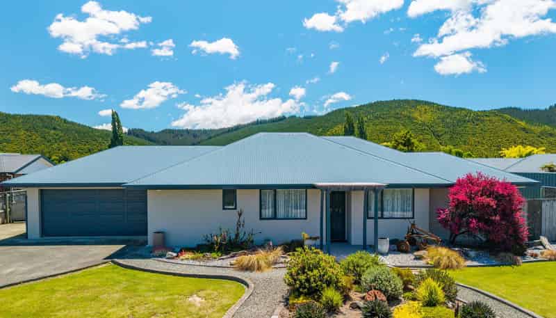 2 Mayer Crescent, WAKEFIELD