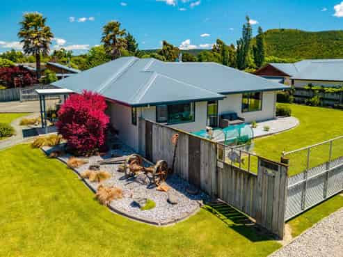 2 Mayer Crescent, Wakefield