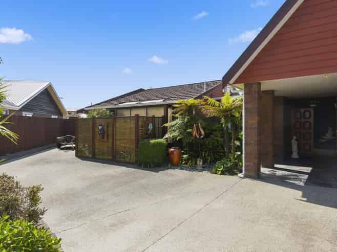 11 Oakwood Grove, Paraparaumu Beach