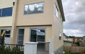 1/11 Ray Small Drive, Papakura