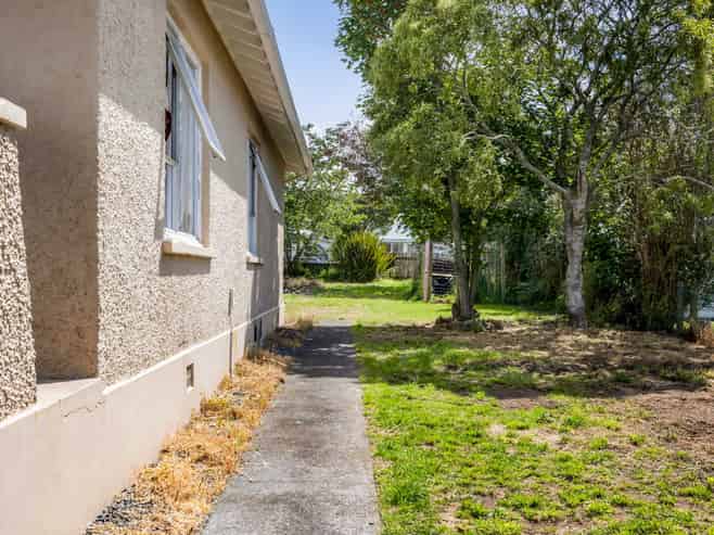 93 Swansea Road, Stratford