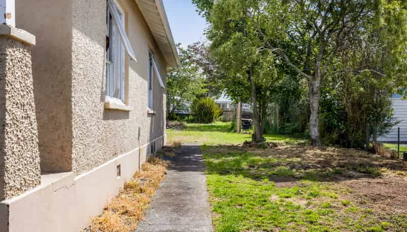 93 Swansea Road, Stratford