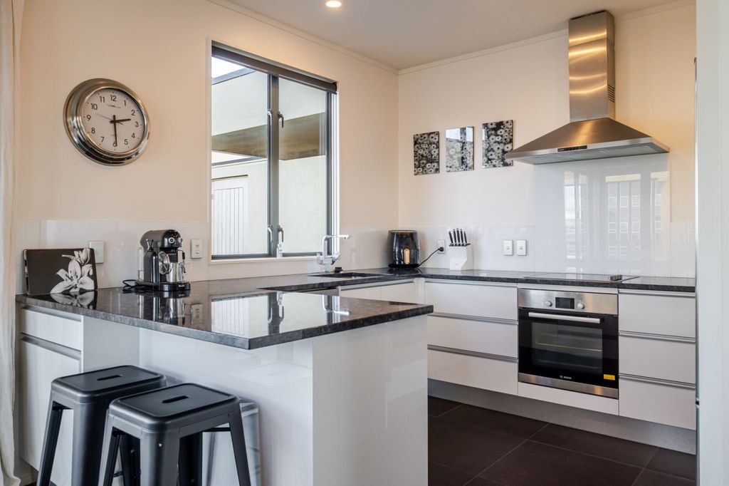 THE ART OF CAREFREE LIVING IN A GREAT LOCATION 5