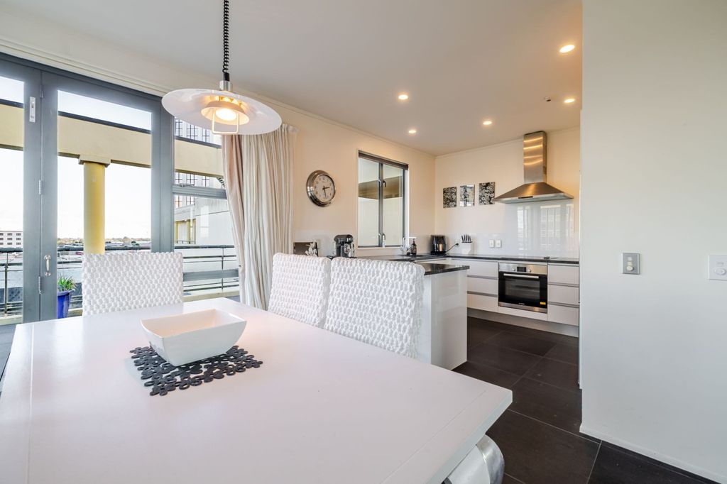 THE ART OF CAREFREE LIVING IN A GREAT LOCATION 4