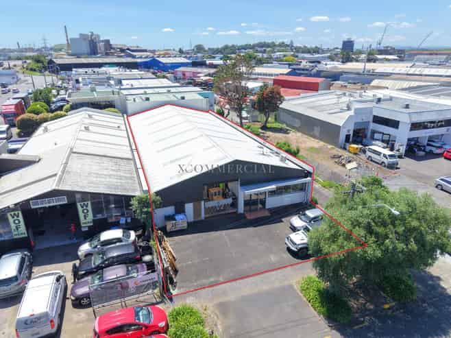 Minimal Office on Olive Road 