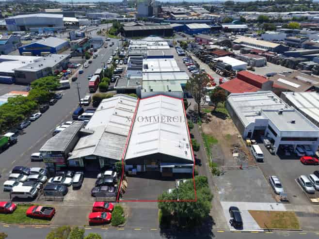 Minimal Office on Olive Road 