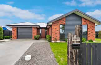 2 Glenmark Drive, DARFIELD