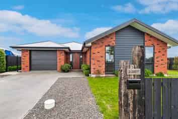 2 Glenmark Drive, DARFIELD