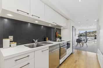 64/13 College Street, Te Aro