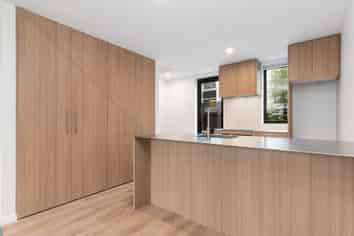 7 Grove Road, Addington