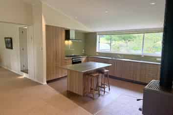  406 Main Road, Kaiata