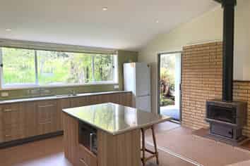  406 Main Road, Kaiata