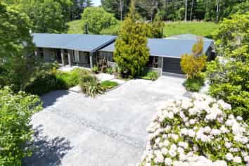  406 Main Road, Kaiata