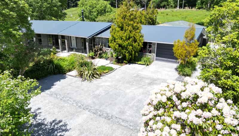  406 Main Road, Kaiata