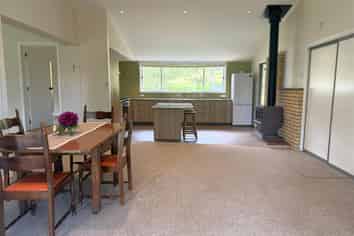  406 Main Road, Kaiata