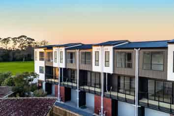 3/32 Tiraumea Drive, Pakuranga