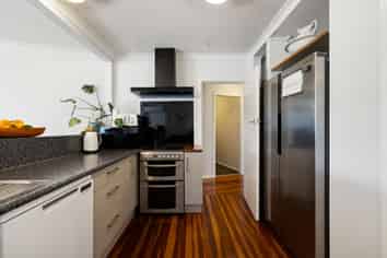 21 MacDonald Road, Glenview