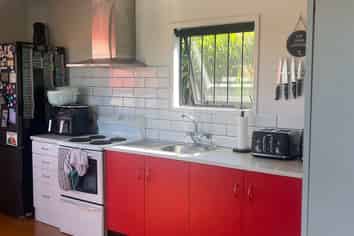 905 Sealey Street, Thames