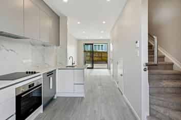 2D Glenford Lane, Te Atatu Peninsula