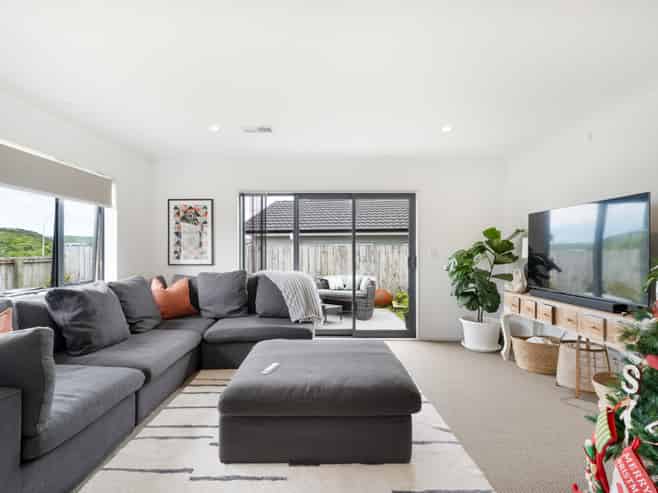 77 Grenada Drive, Grenada Village