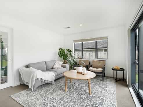 77 Grenada Drive, Grenada Village