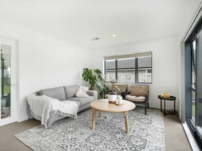 77 Grenada Drive, Grenada Village