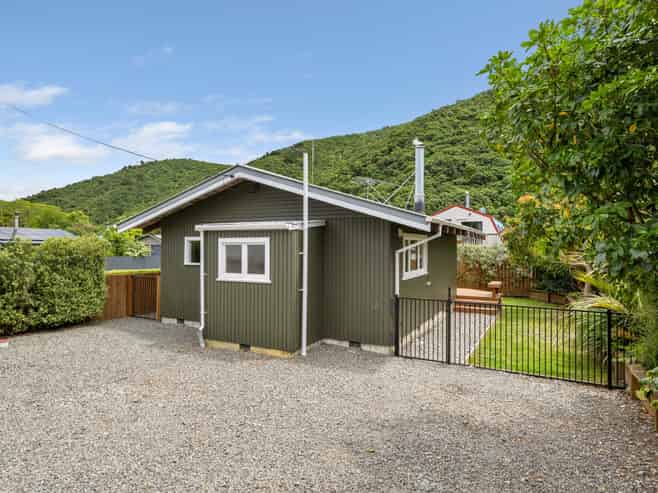 46 Beach Road, Waikawa