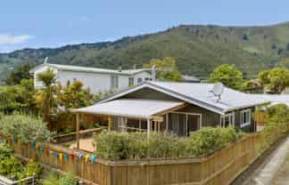 46 Beach Road, Waikawa