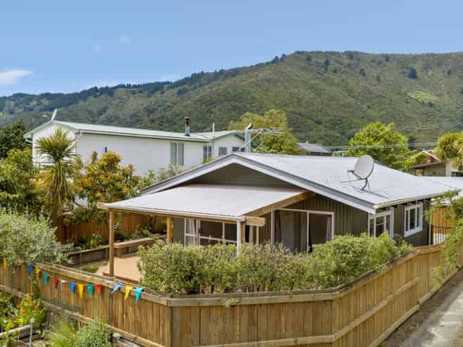46 Beach Road, Waikawa
