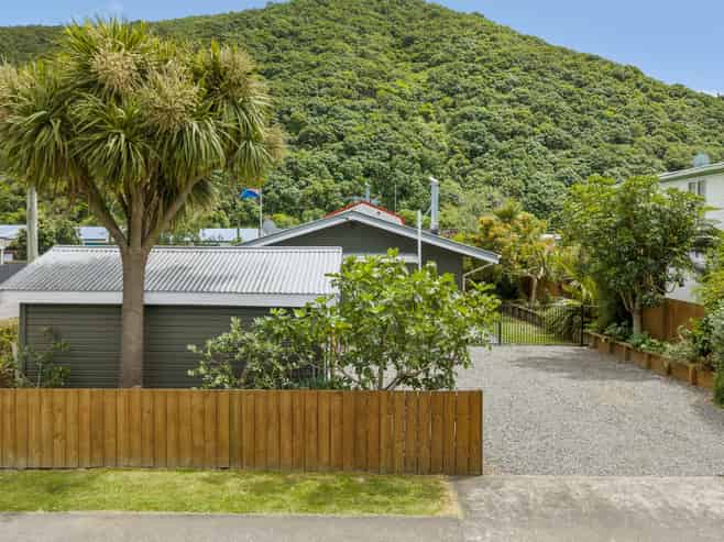 46 Beach Road, Waikawa