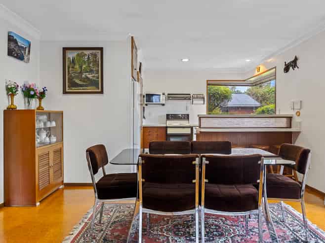 15 Yellowstone Crescent, Burwood