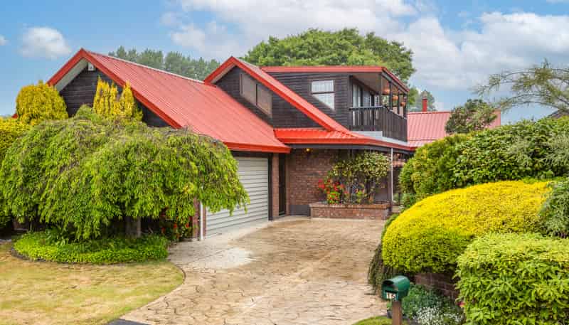 15 Yellowstone Crescent, Burwood